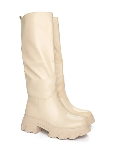 Сапоги молочного цвета с рельефным протектором